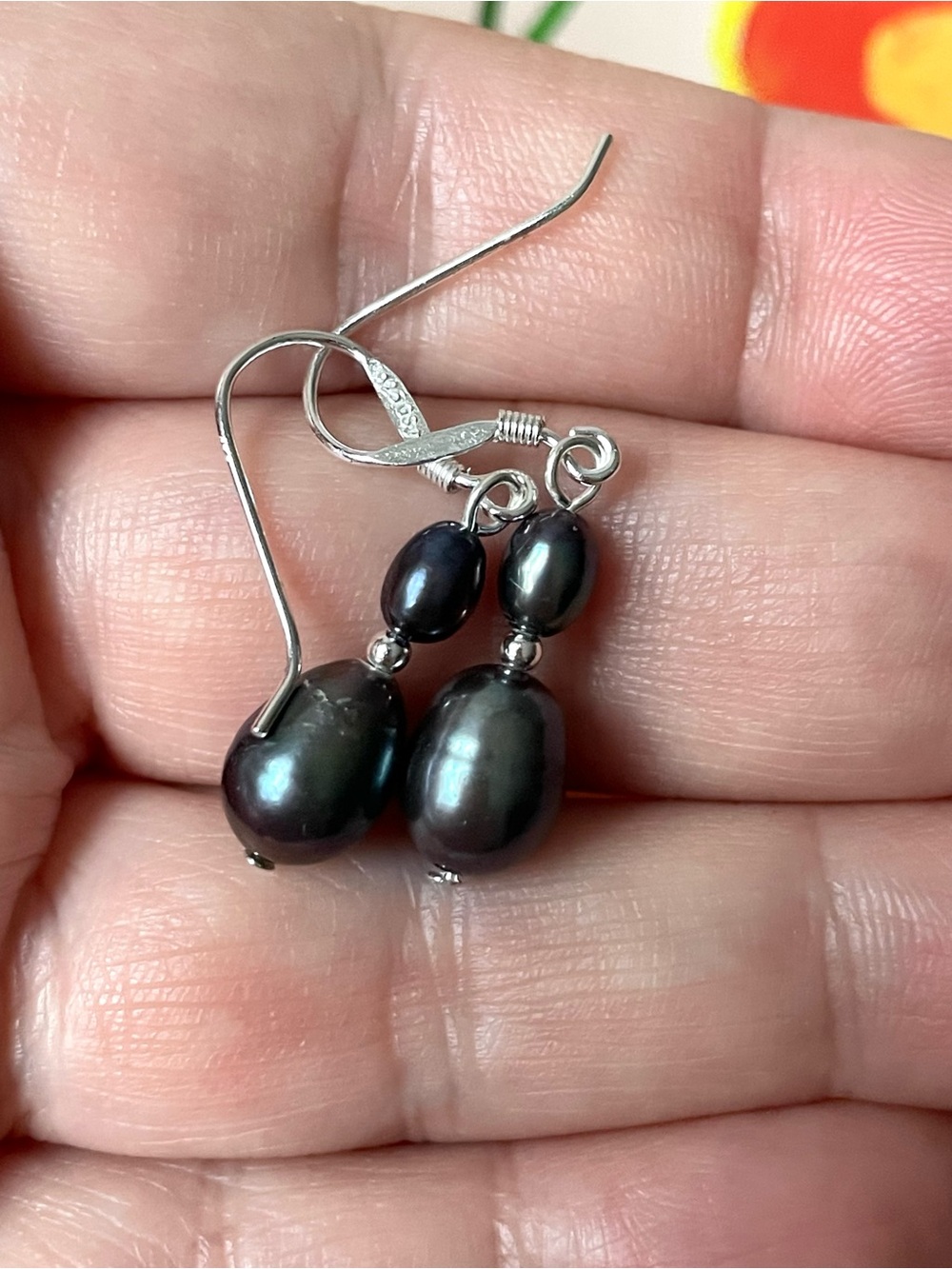Vintage stamped 925 GSJ sterling silver & peacock/black pearl dangle earrings